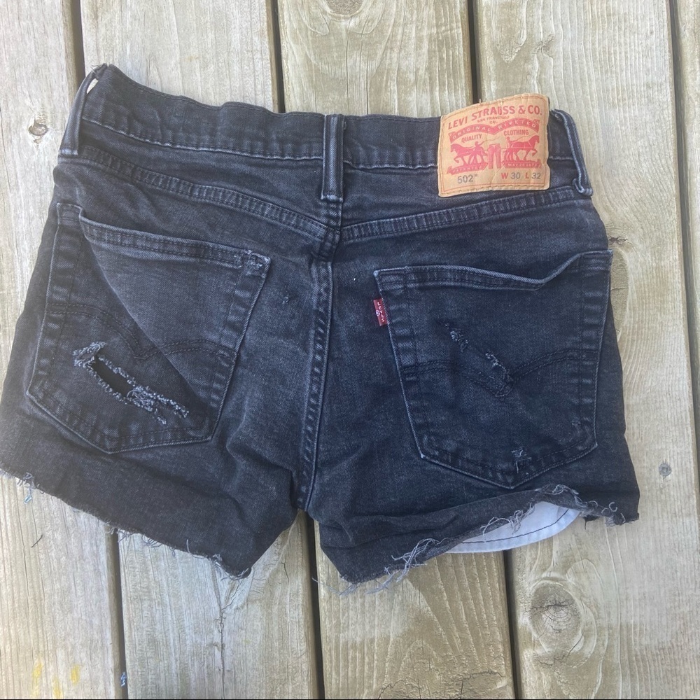 Vintage black Levi’s 502s distressed shorts w30 - Picture 6 of 7